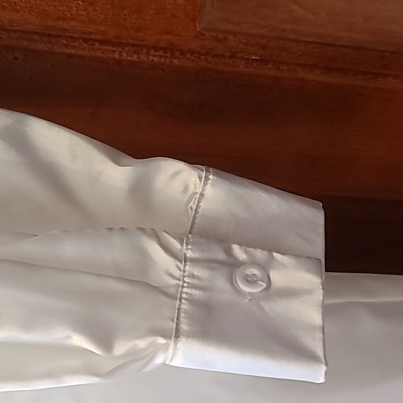 NWT CRB Dress/Robe. Medium. - Picture 3 of 6